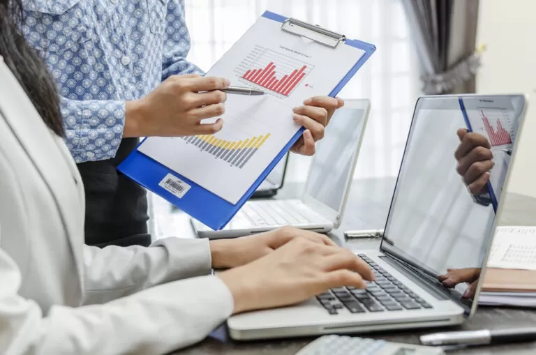 HRIS reporting features